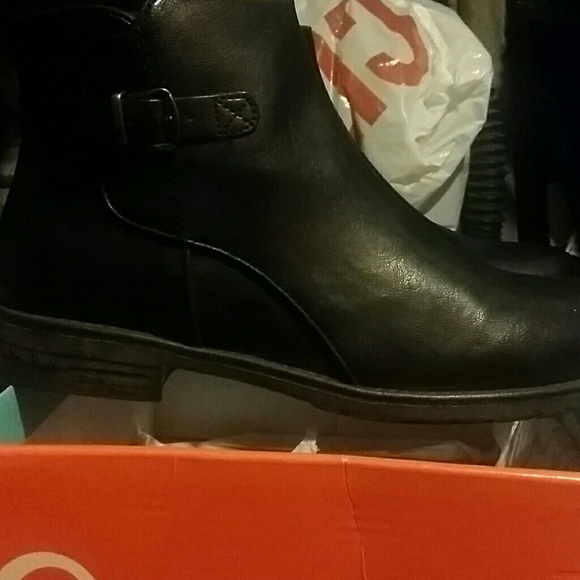 baretraps tempest boots